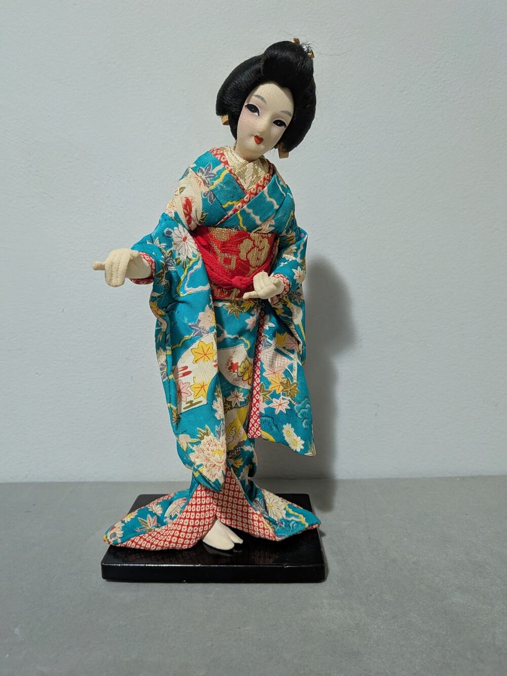 Beautiful Japanese Geisha Doll Figurine in Kimono